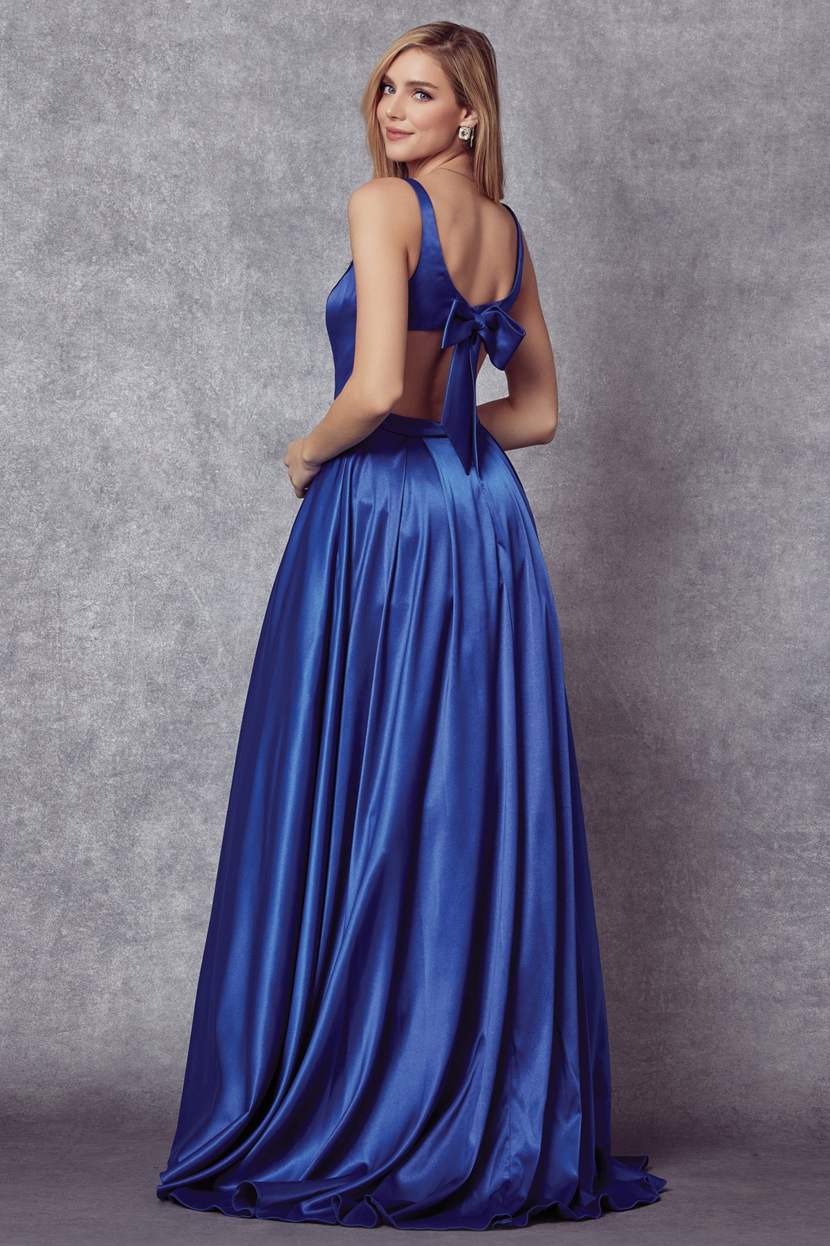 Vestido sin mangas con cuello en V y espalda de lazo de Juliet 691 - Imagen 5